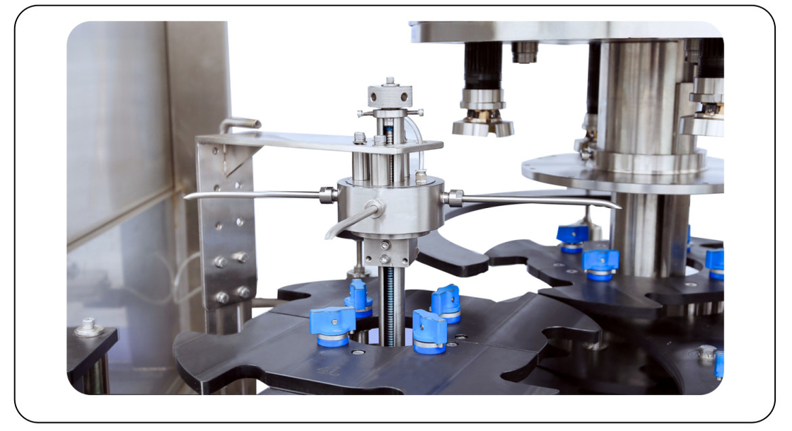 SUS304 เครื่องปิดหมุนอัตโนมัติ 6 หัวสําหรับยาฆ่าแมลงในถัง 1-5L